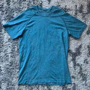 Men’s Short Sleeve Lululemon Top - small